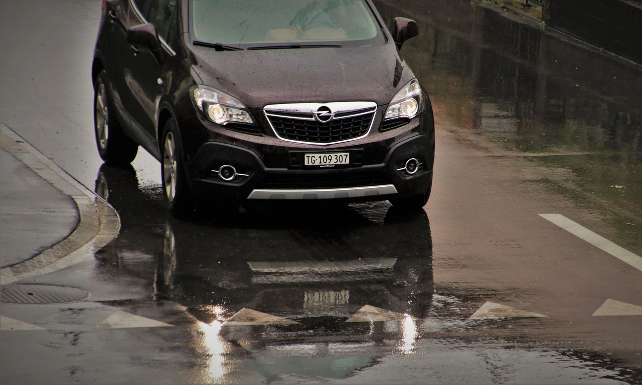 Wypadek w Siedlcach. Auto potrąciło 3 idących chodnikiem pieszych