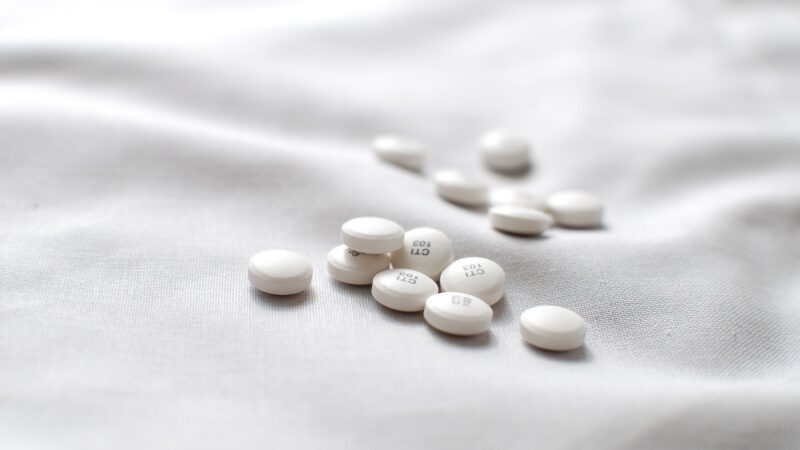 Zabezpieczone narkotyki w rękach kryminalnych z Siedlec