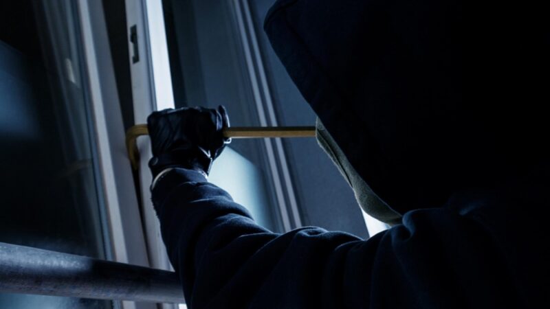 Szukani przez prawo: mężczyzna kradnący głośniki w Siedlcach