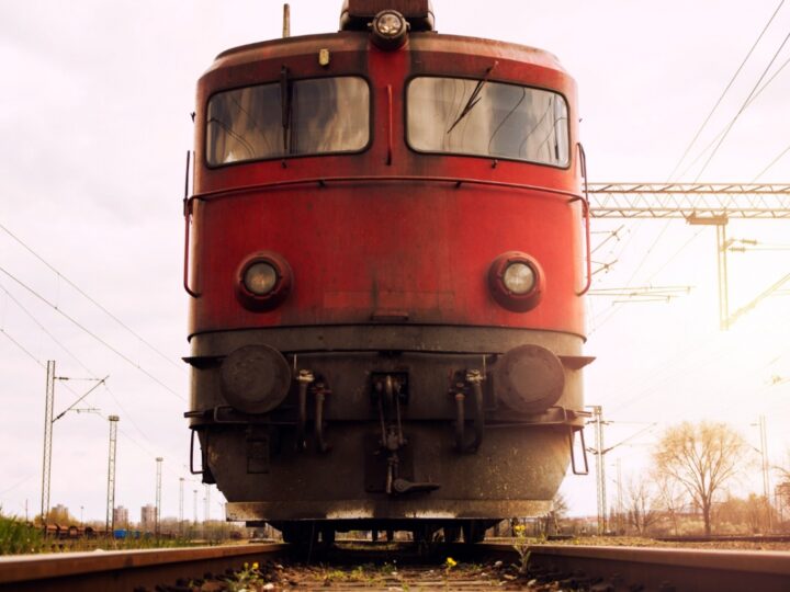 22 listopada: Utrudnienia w ruchu pociągów na trasach Kolei Mazowieckich i PKP Intercity