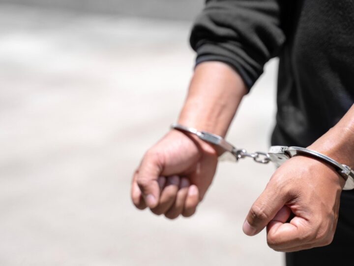 Były funkcjonariusz policji podejrzany o strzelaninę, która kosztowała życie jego żony: Szokujące fakty z Siedlec