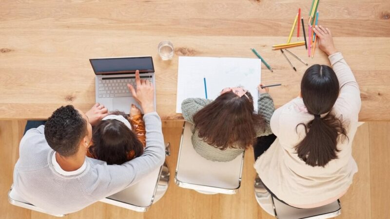 Dzień Seniora w Ujrzanowie: edukacja, muzyka i integracja międzypokoleniowa