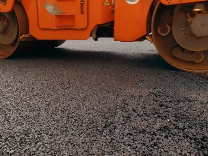 Utrudnienia na ulicy Południowej: Ostatni etap budowy drogi w Wiśniewie