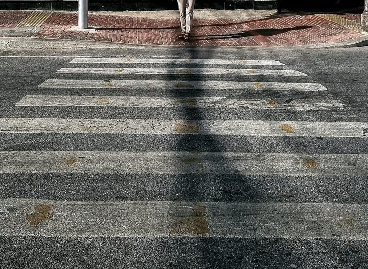 Nowa sygnalizacja świetlna przy szkole poprawia bezpieczeństwo pieszych