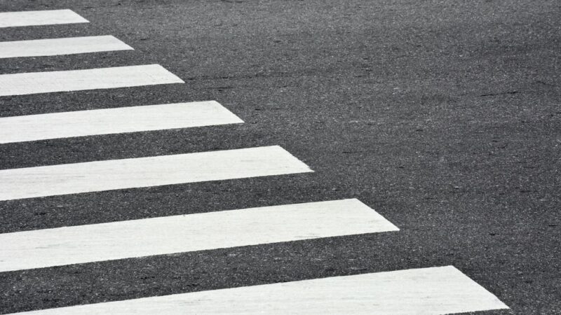 Potrącenie na przejściu w Siedlcach – apel policji o większą ostrożność