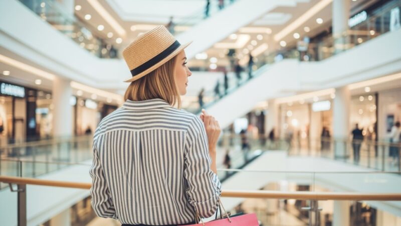 Jak bezpiecznie robić zakupy przed świętami i unikać przestępców?