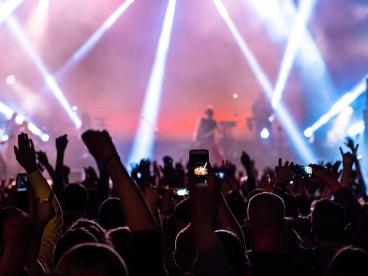 Karnawałowy Dzień Kobiet w Suchożebrach: Świętuj z Nami!