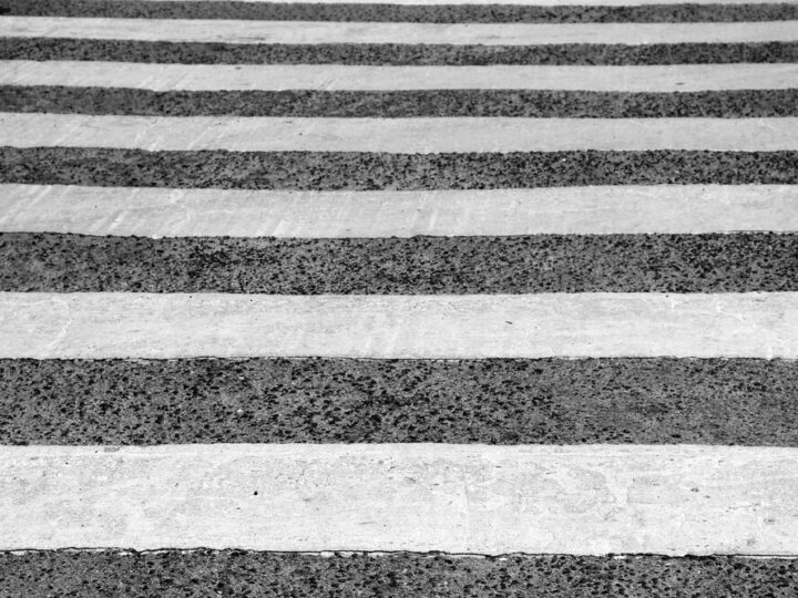 Wypadek na ul. 3 Maja: Utrudnienia w ruchu po potrąceniu pieszej