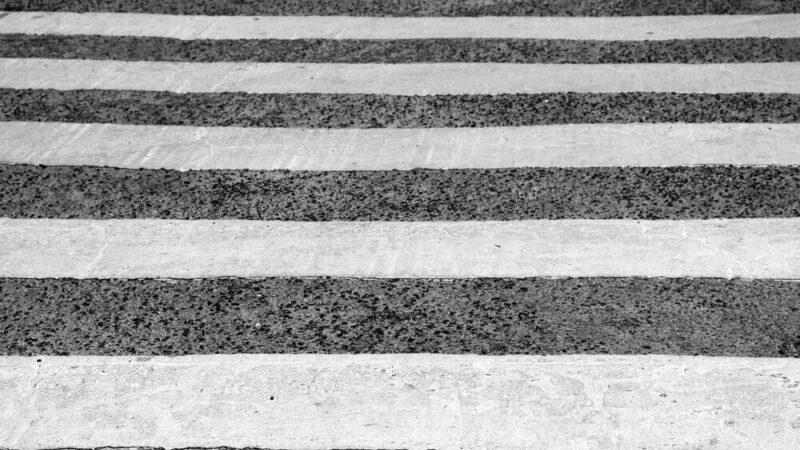 Wypadek na ul. 3 Maja: Utrudnienia w ruchu po potrąceniu pieszej