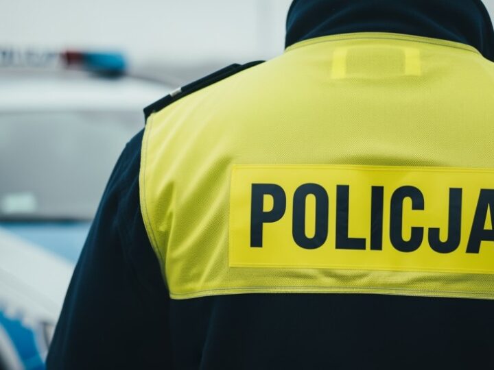 Policja w Kotuniu stawia na bezpieczeństwo uczniów: Walka z nieprawidłowym parkowaniem