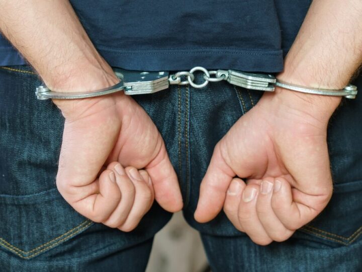 Siedleccy policjanci zatrzymali 8 poszukiwanych w jeden dzień – skuteczna akcja wymiaru sprawiedliwości