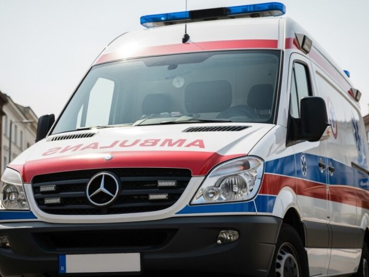 Seniorzy w Seroczynie zyskują wiedzę o bezpieczeństwie dzięki policji