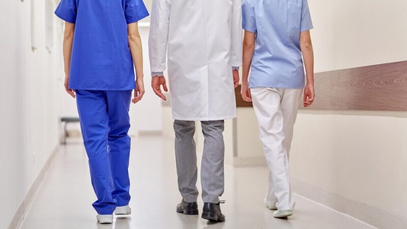 Różowy październik w Siedlcach: bezpłatne mammografie i zdrowotne porady dla kobiet